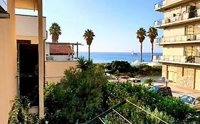 Beach Apartment Raffaello
